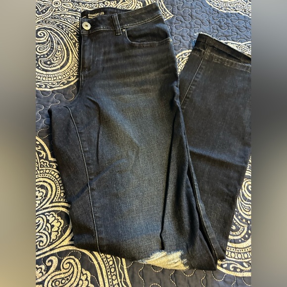 Inc Blue Jeans size 8 frayed patches on legs and cuff of Jean💙 - Picture 4 of 16